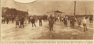 873899 Afbeelding van grote groepen schaatsers op de Utrechtsche IJsclub Vooruit (Ridderschapskade) te Utrecht.